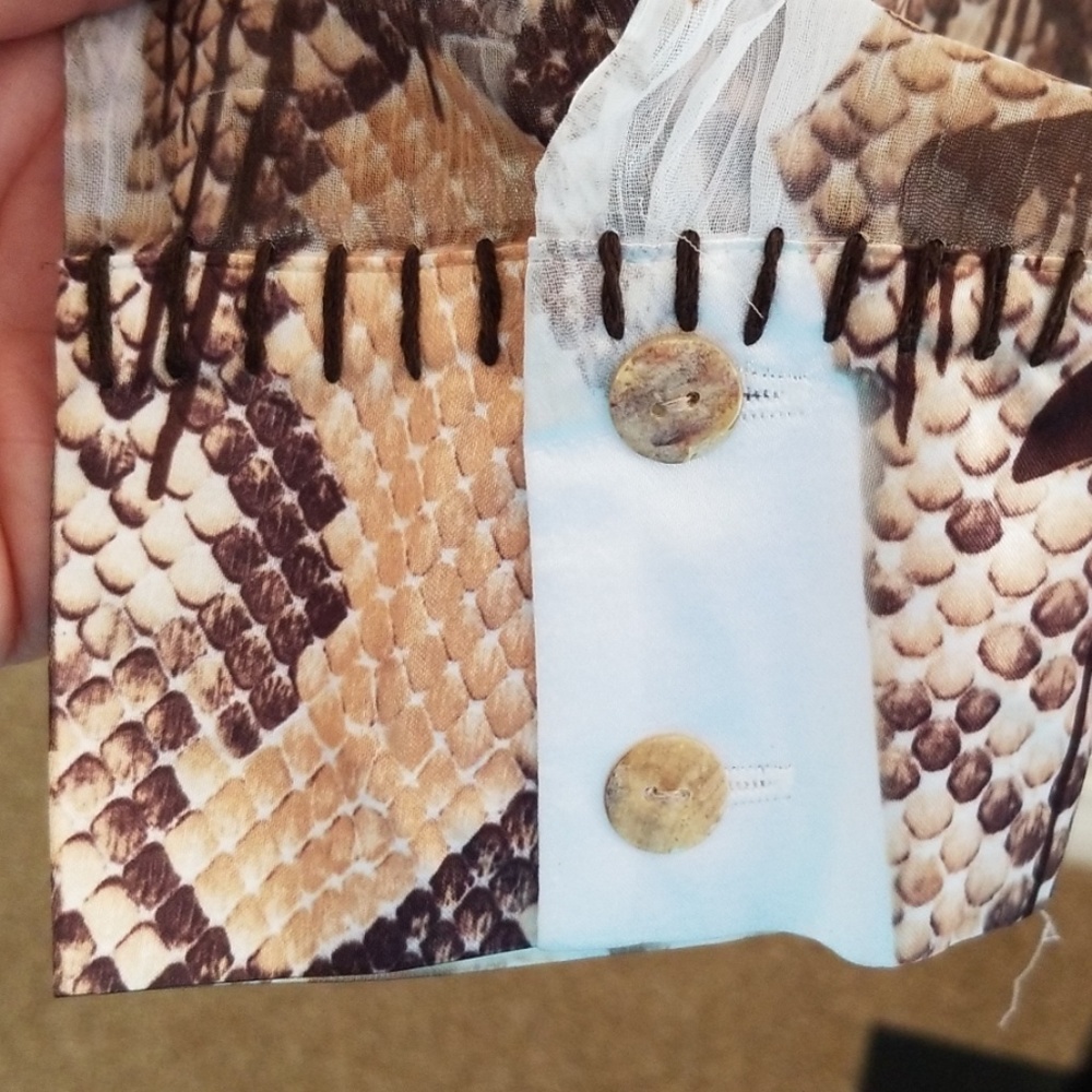 Blouse - Picture 3 of 8